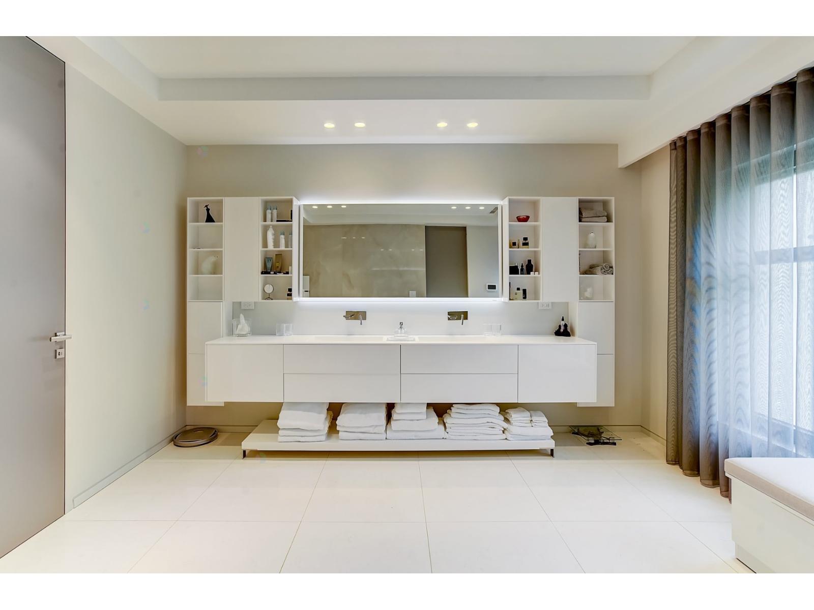 307 Av. Carlyle Property Photo 51