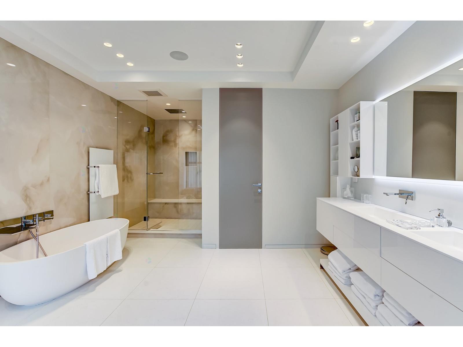 307 Av. Carlyle Property Photo 53