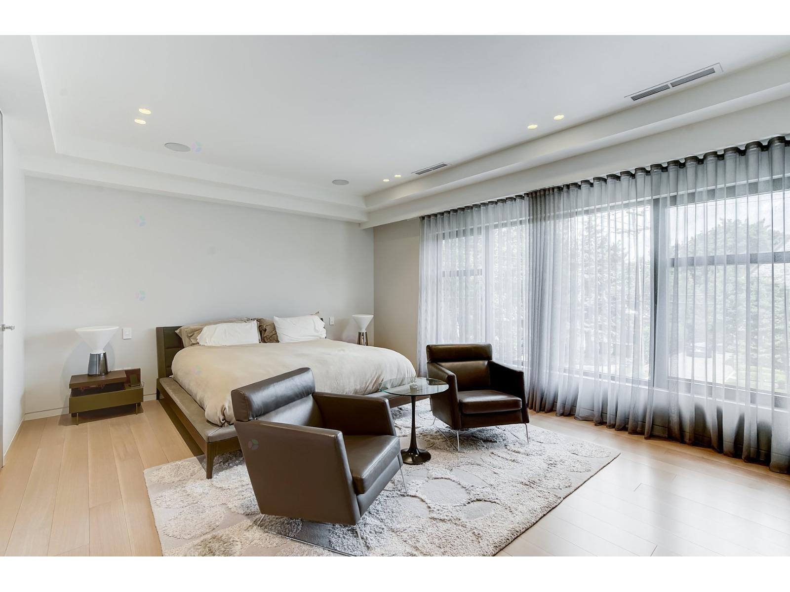 307 Av. Carlyle Property Photo 54