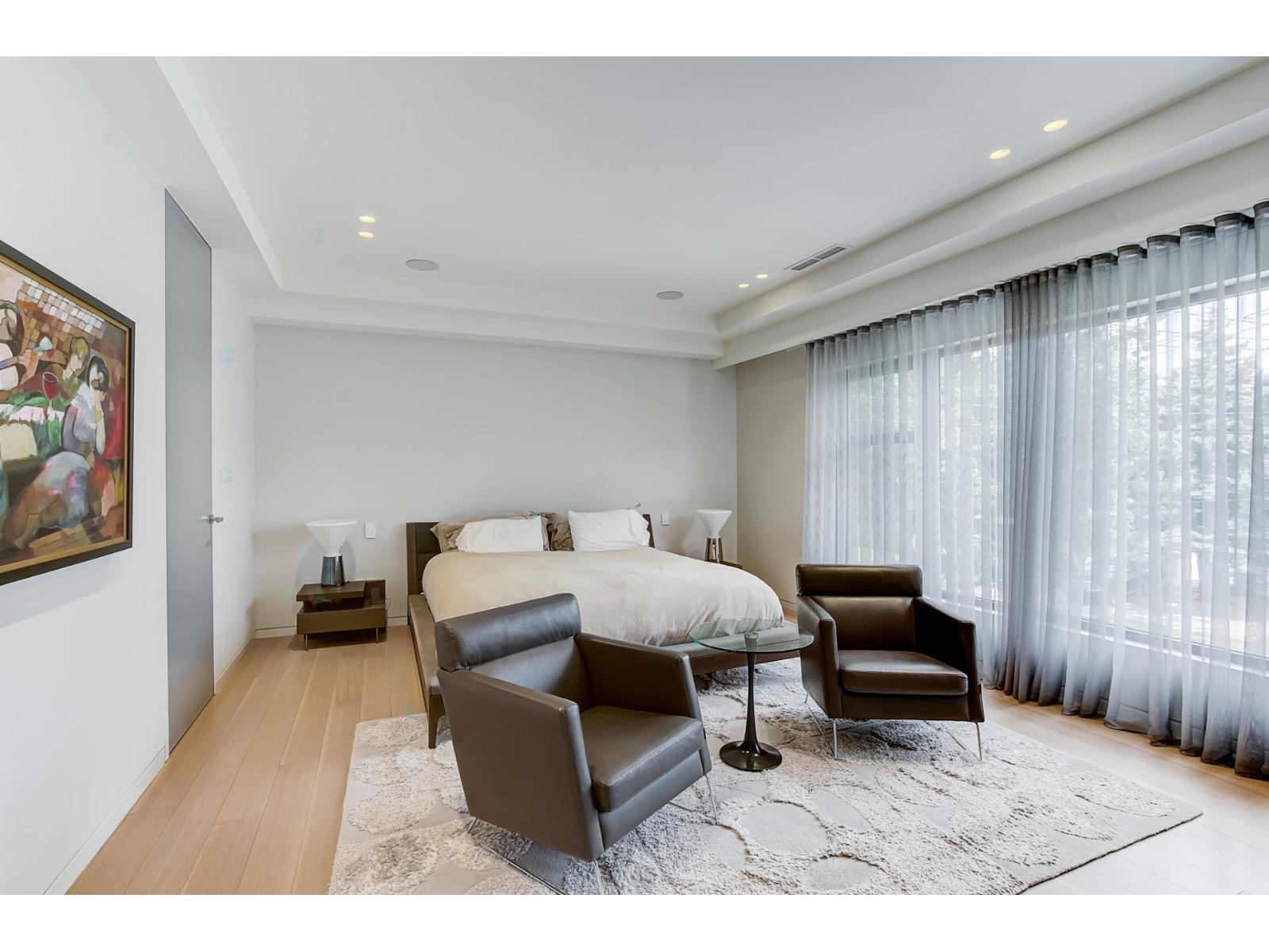 307 Av. Carlyle Property Photo 55