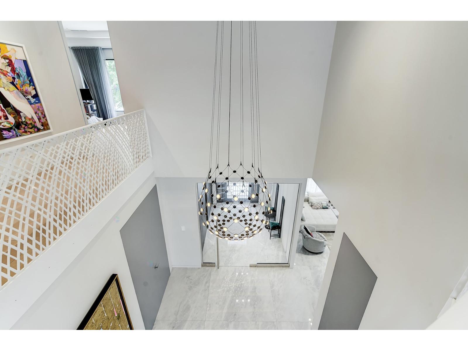 307 Av. Carlyle Property Photo 60