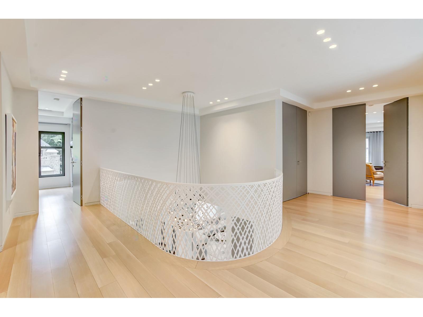 307 Av. Carlyle Property Photo 61