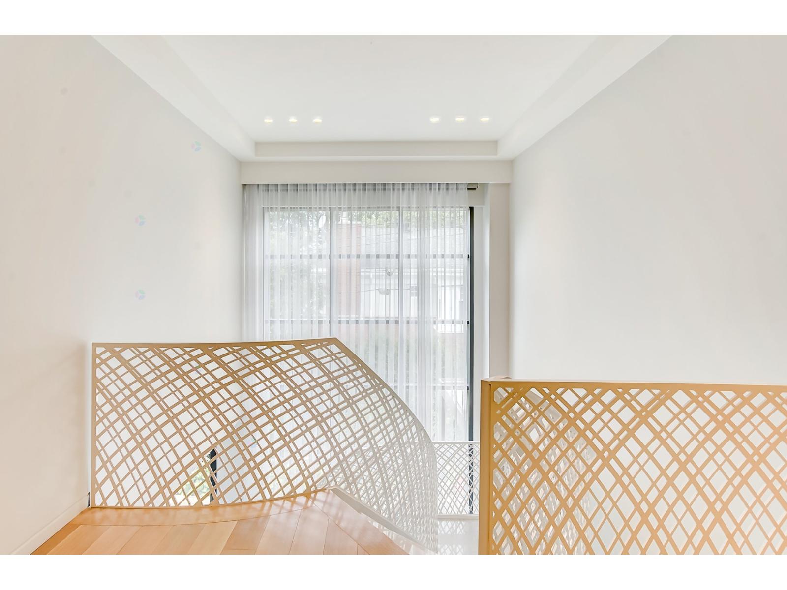 307 Av. Carlyle Property Photo 62