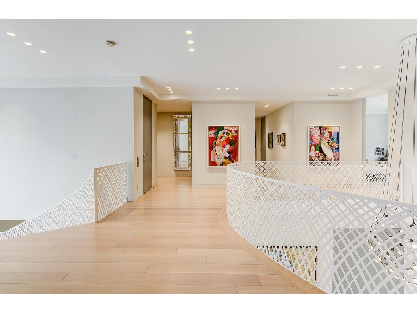 307 Av. Carlyle Property Photo 63