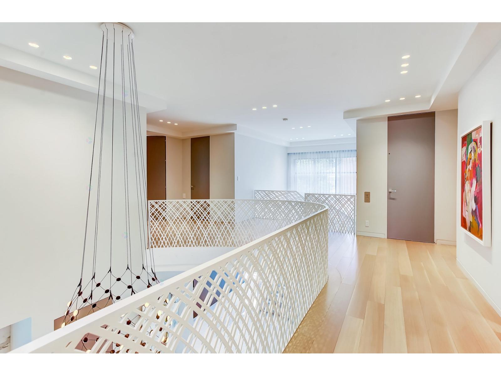 307 Av. Carlyle Property Photo 65
