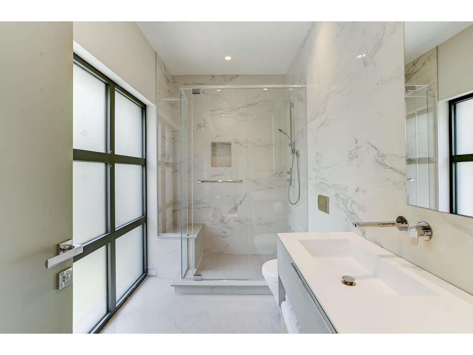 307 Av. Carlyle Property Photo 67