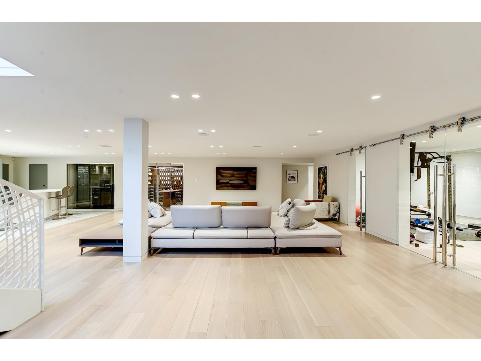 307 Av. Carlyle Property Photo 76