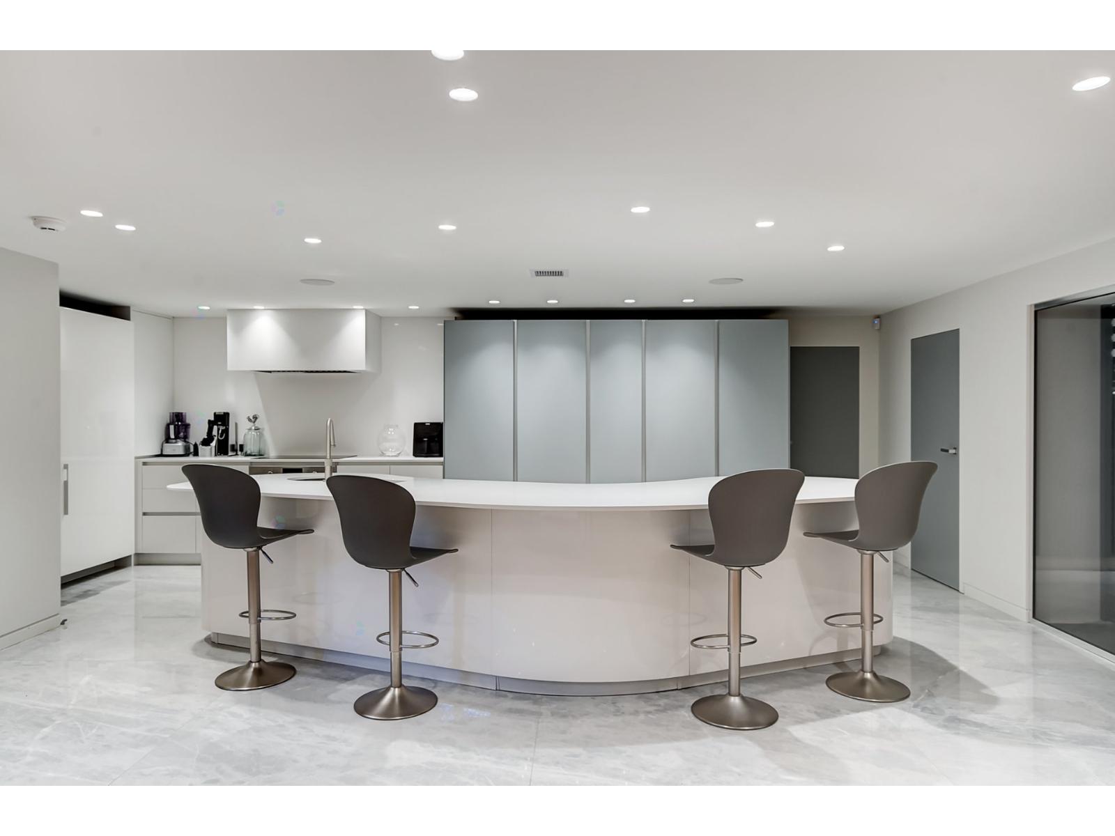 307 Av. Carlyle Property Photo 81