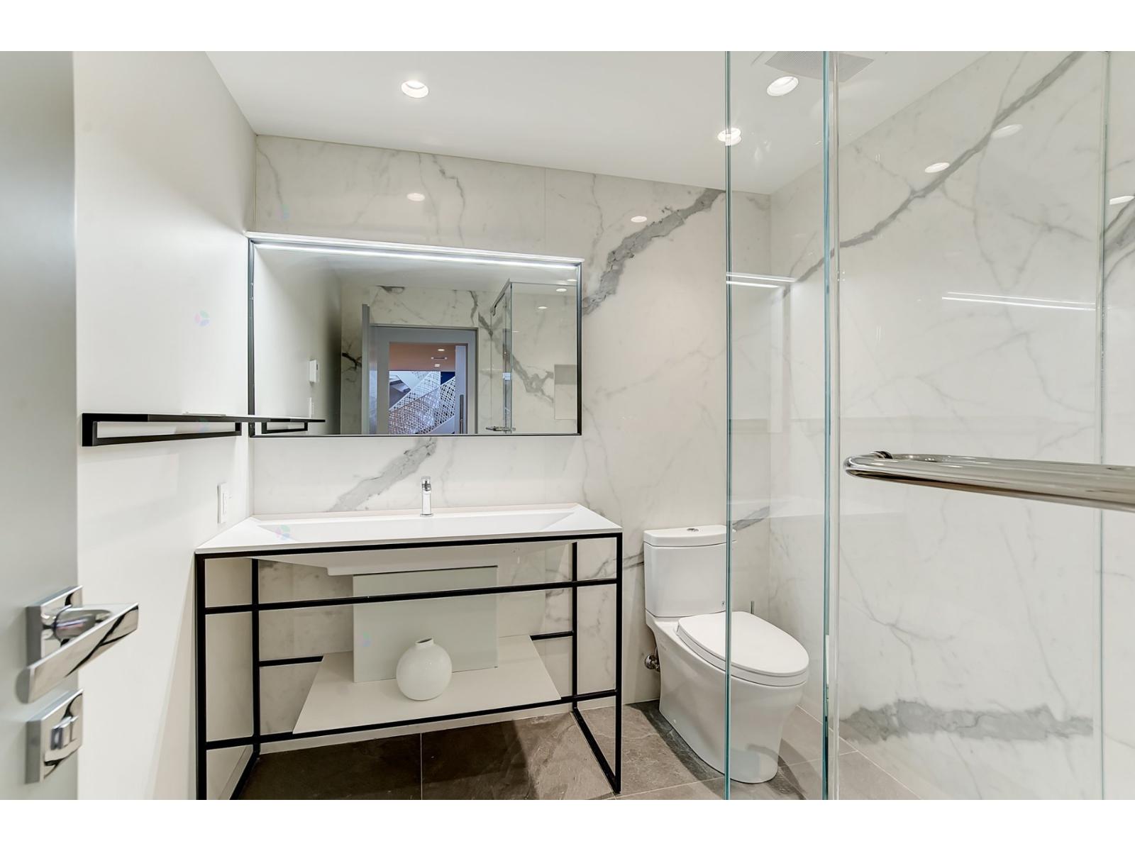 307 Av. Carlyle Property Photo 84
