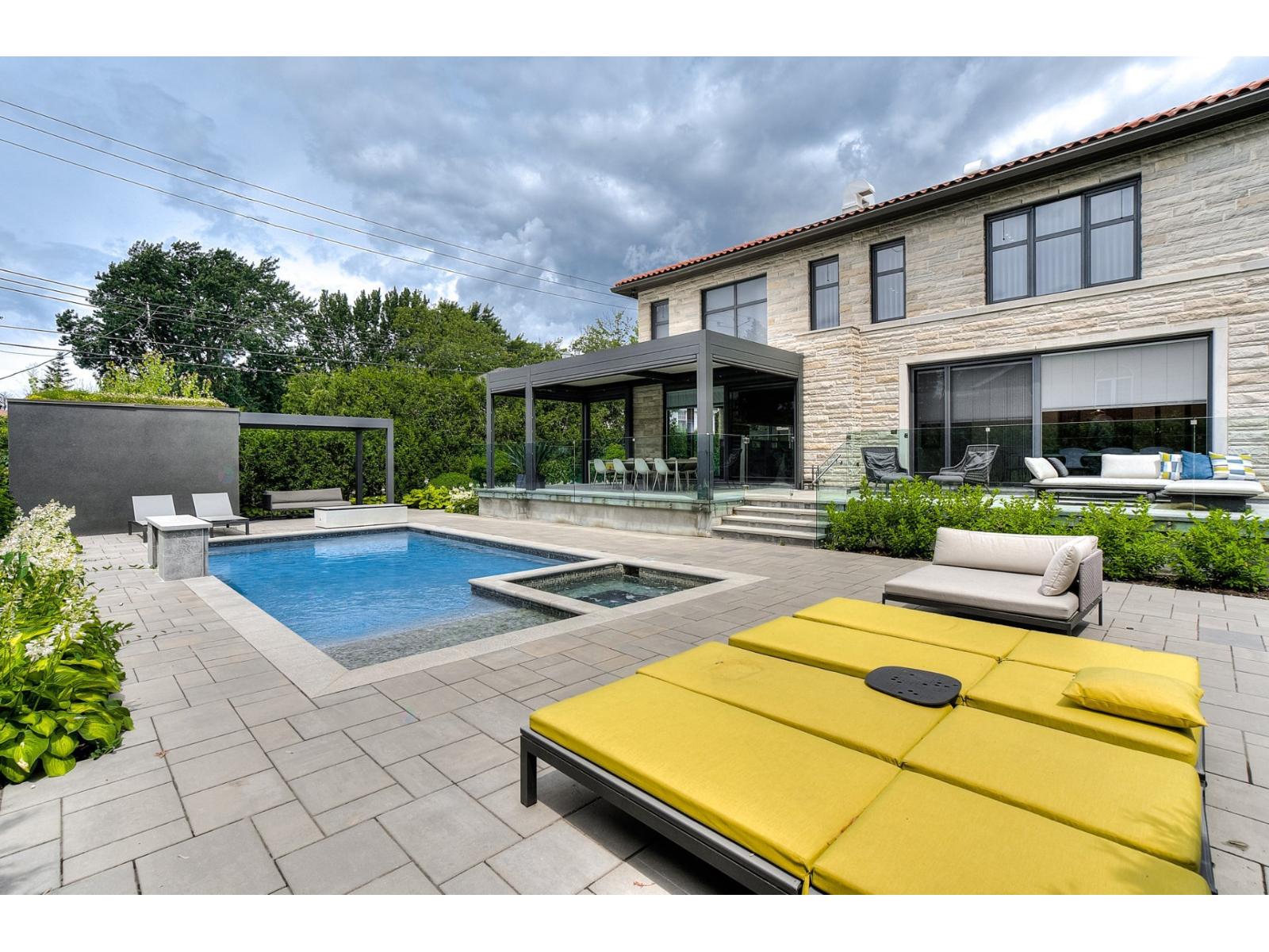 307 Av. Carlyle Property Photo 92