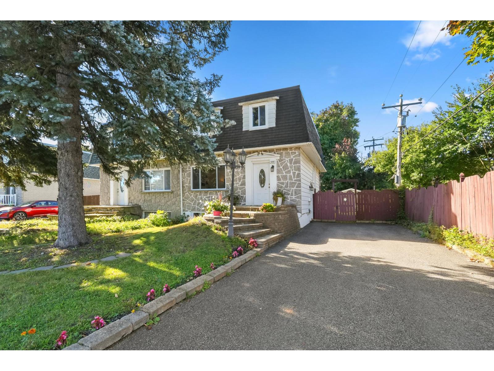 3110 Rue Denaut Property Photo 1