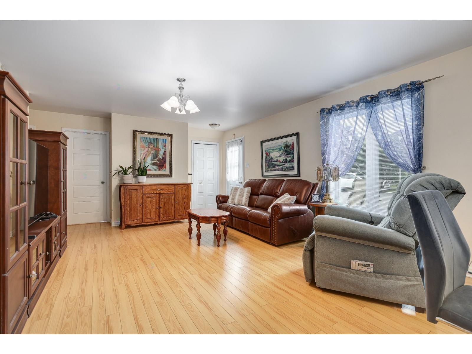4136 Rue Maisonneuve Property Photo 6