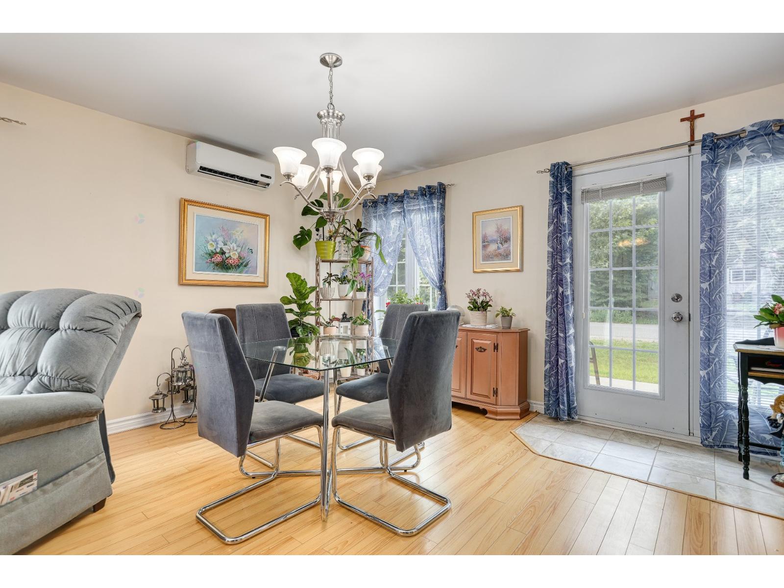 4136 Rue Maisonneuve Property Photo 8