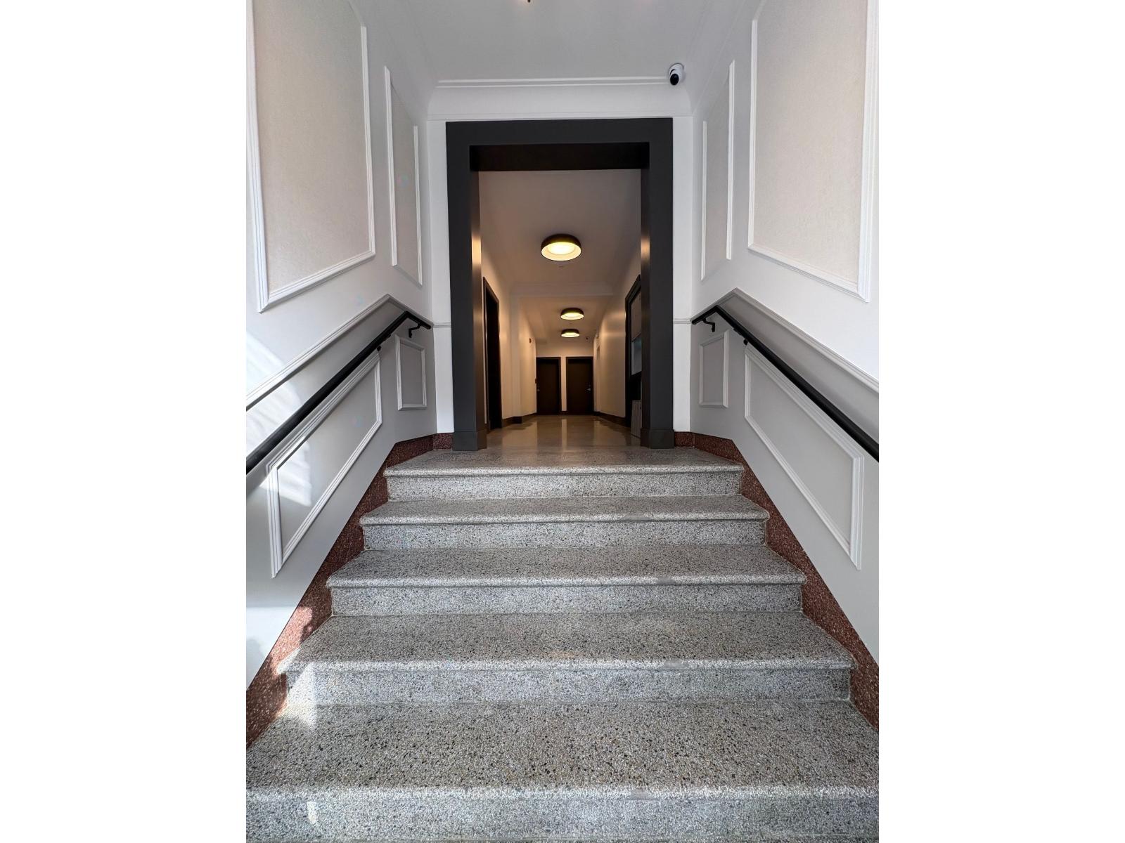 4556 Rue Ste-catherine O., #11 Property Photo 2