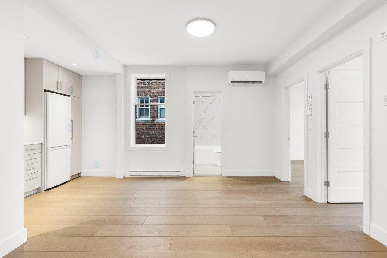 4556 Rue Ste-catherine O., #11 Property Photo 5