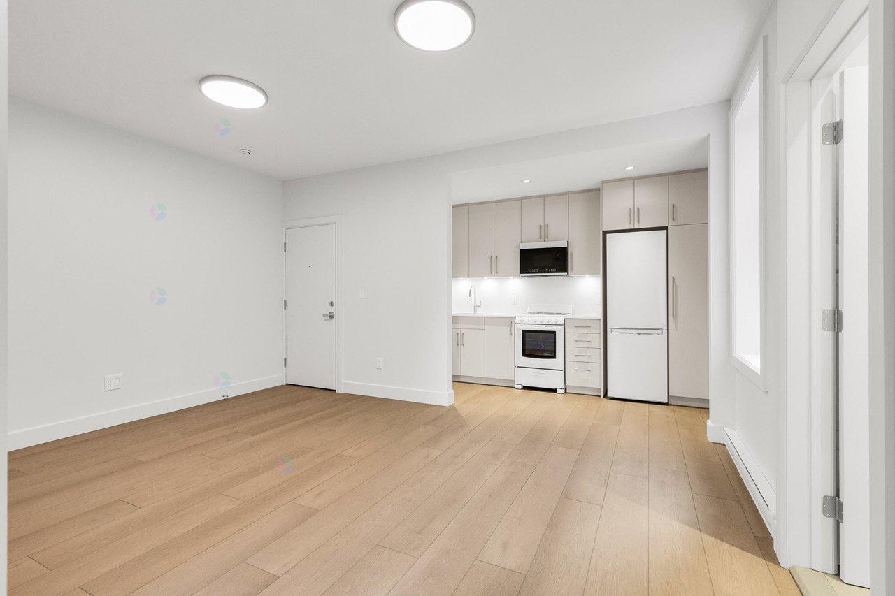 4556 Rue Ste-catherine O., #11 Property Photo 6