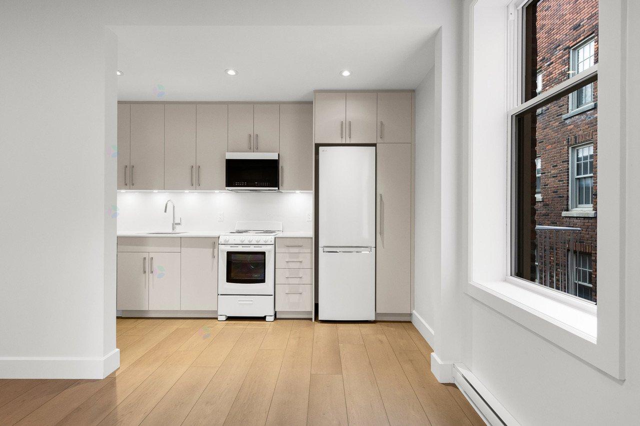 4556 Rue Ste-catherine O., #11 Property Photo 7