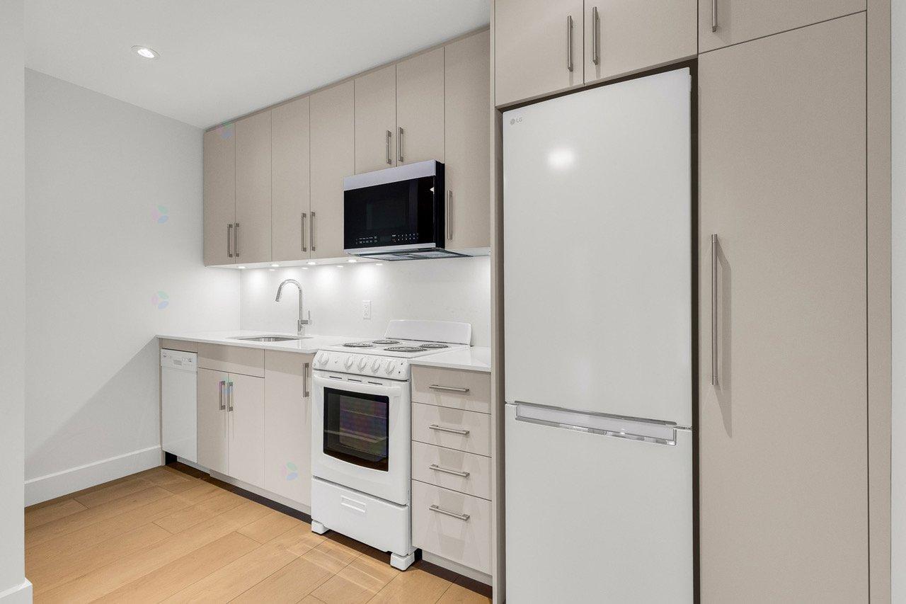 4556 Rue Ste-catherine O., #11 Property Photo 8