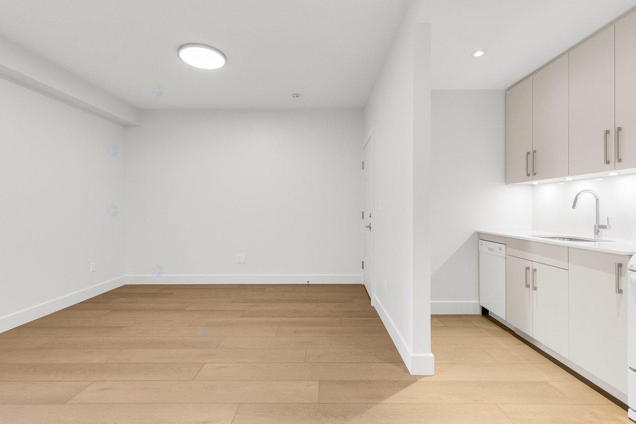 4556 Rue Ste-catherine O., #11 Property Photo 10