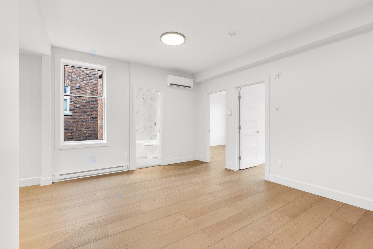 4556 Rue Ste-catherine O., #11 Property Photo 11