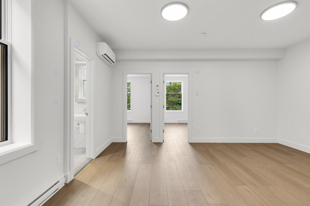 4556 Rue Ste-catherine O., #11 Property Photo 12