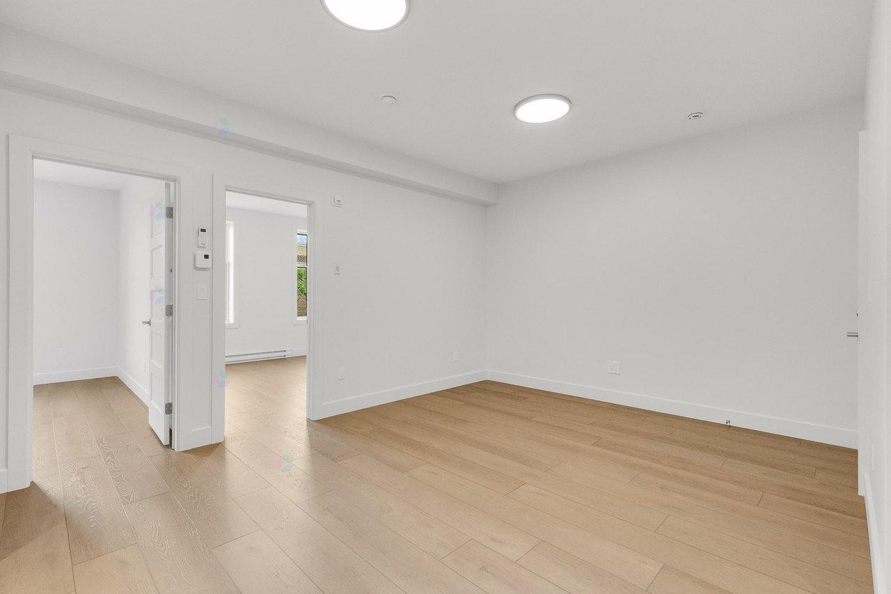 4556 Rue Ste-catherine O., #11 Property Photo 13