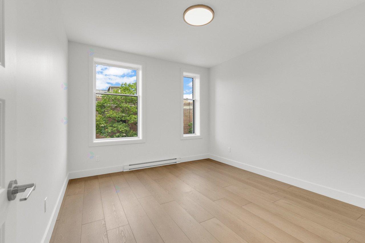 4556 Rue Ste-catherine O., #11 Property Photo 14