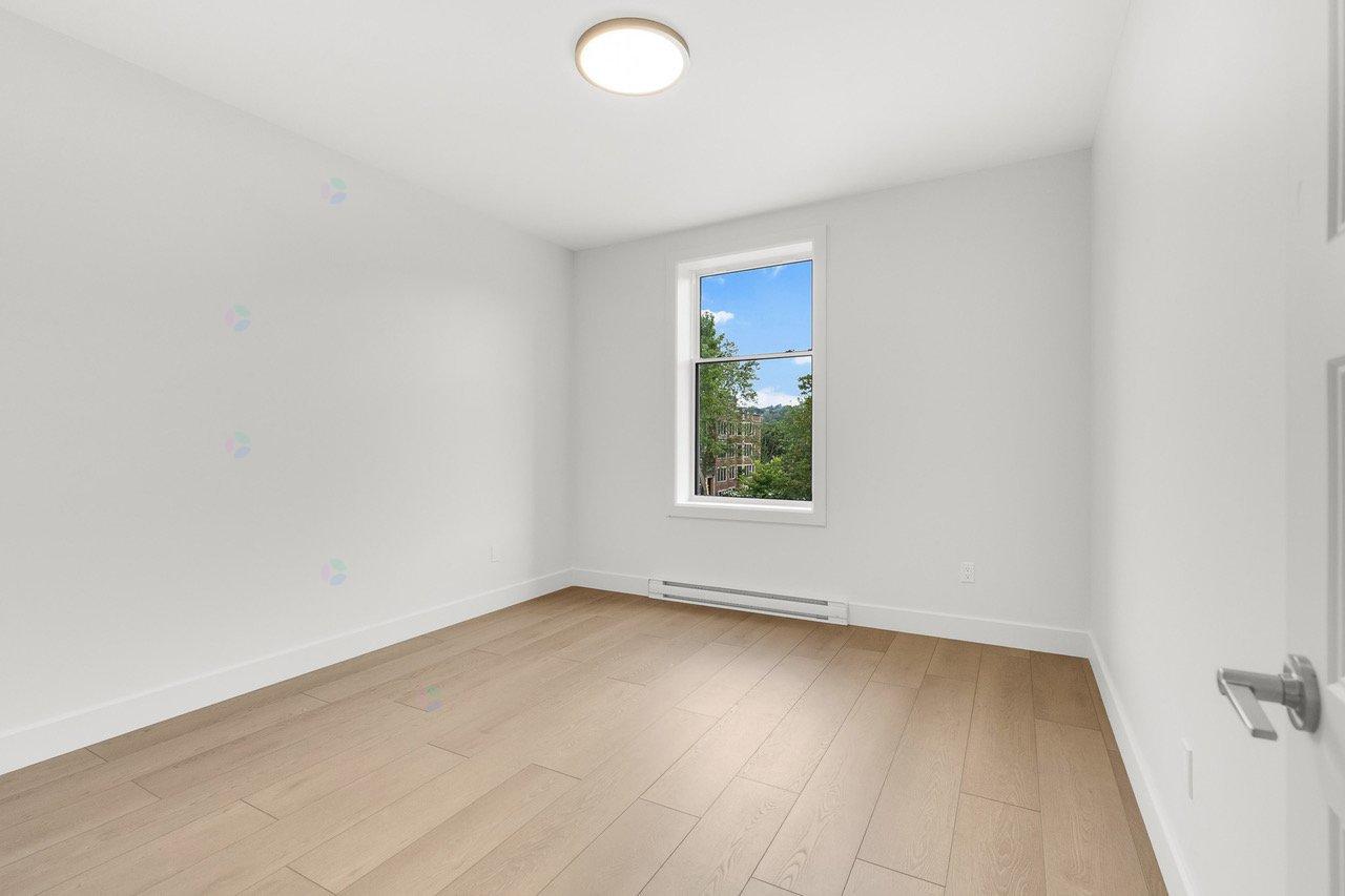 4556 Rue Ste-catherine O., #11 Property Photo 16
