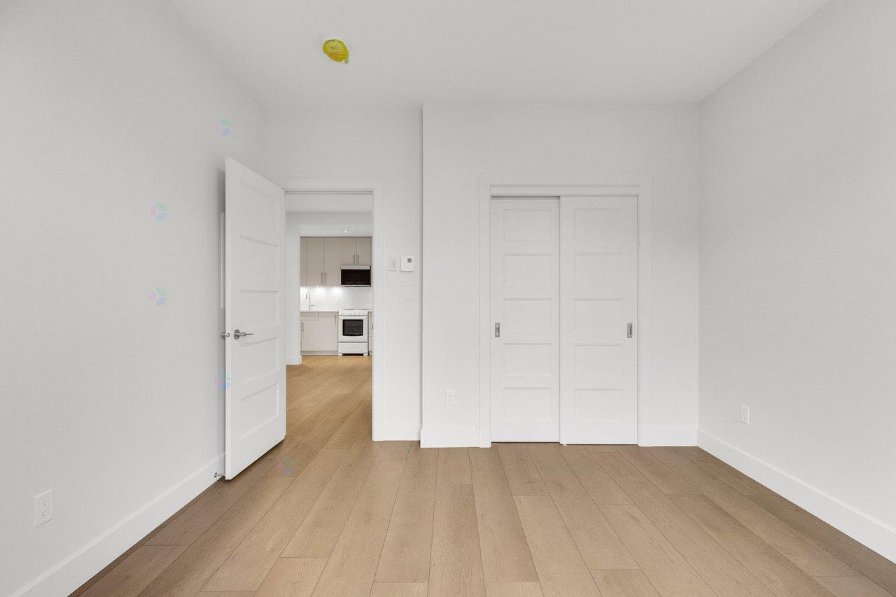 4556 Rue Ste-catherine O., #11 Property Photo 18
