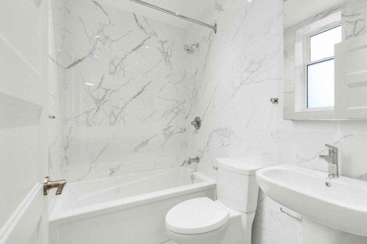 4556 Rue Ste-catherine O., #11 Property Photo 19