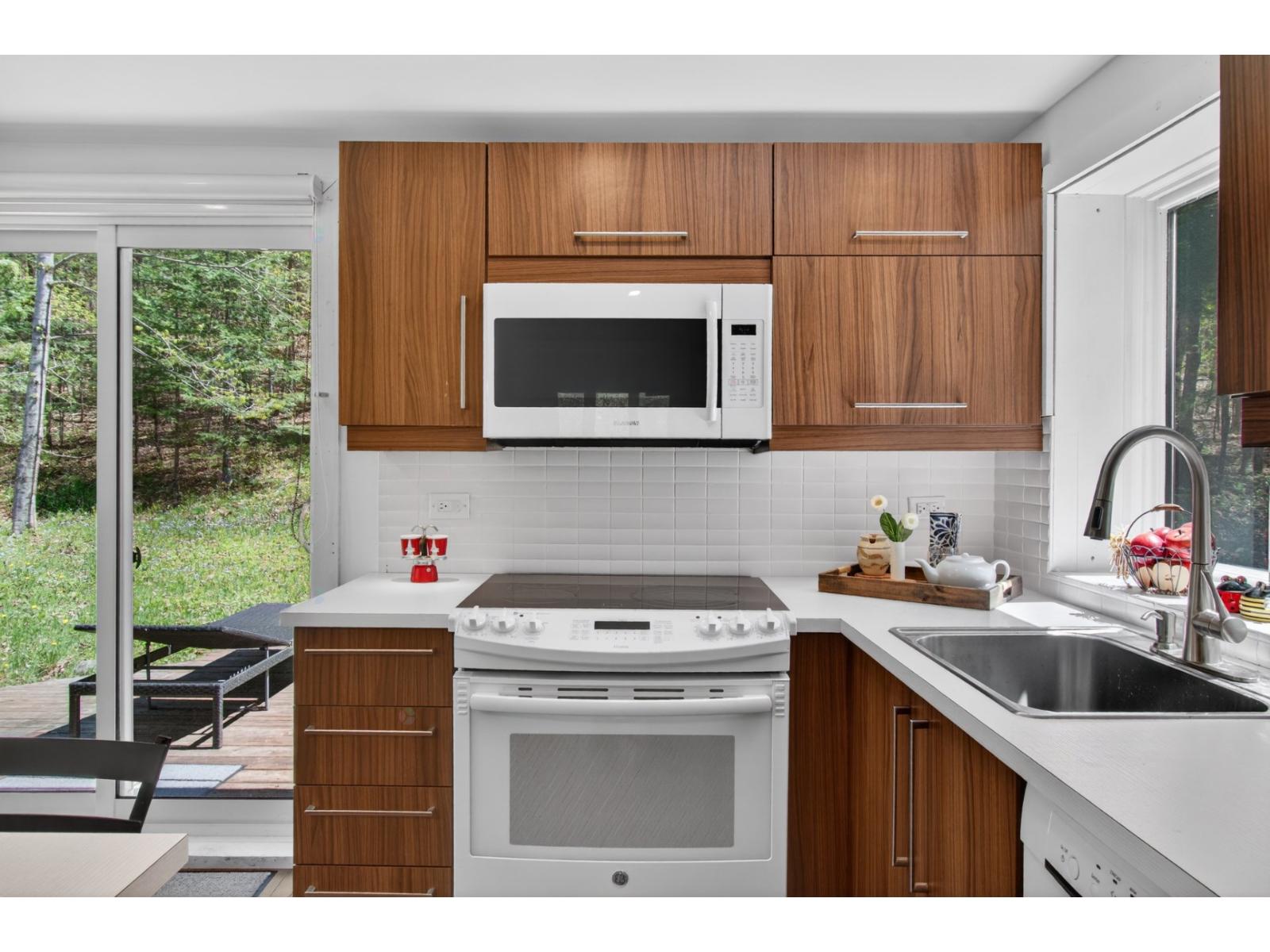 8577 Ch. Du Lac-labelle Property Photo 19