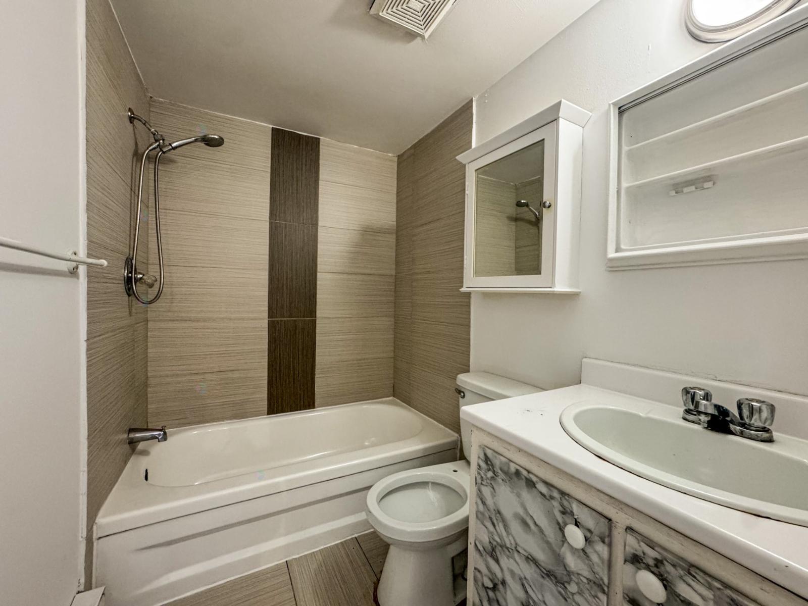 560 Rue De Largentière, #8 Property Photo 3