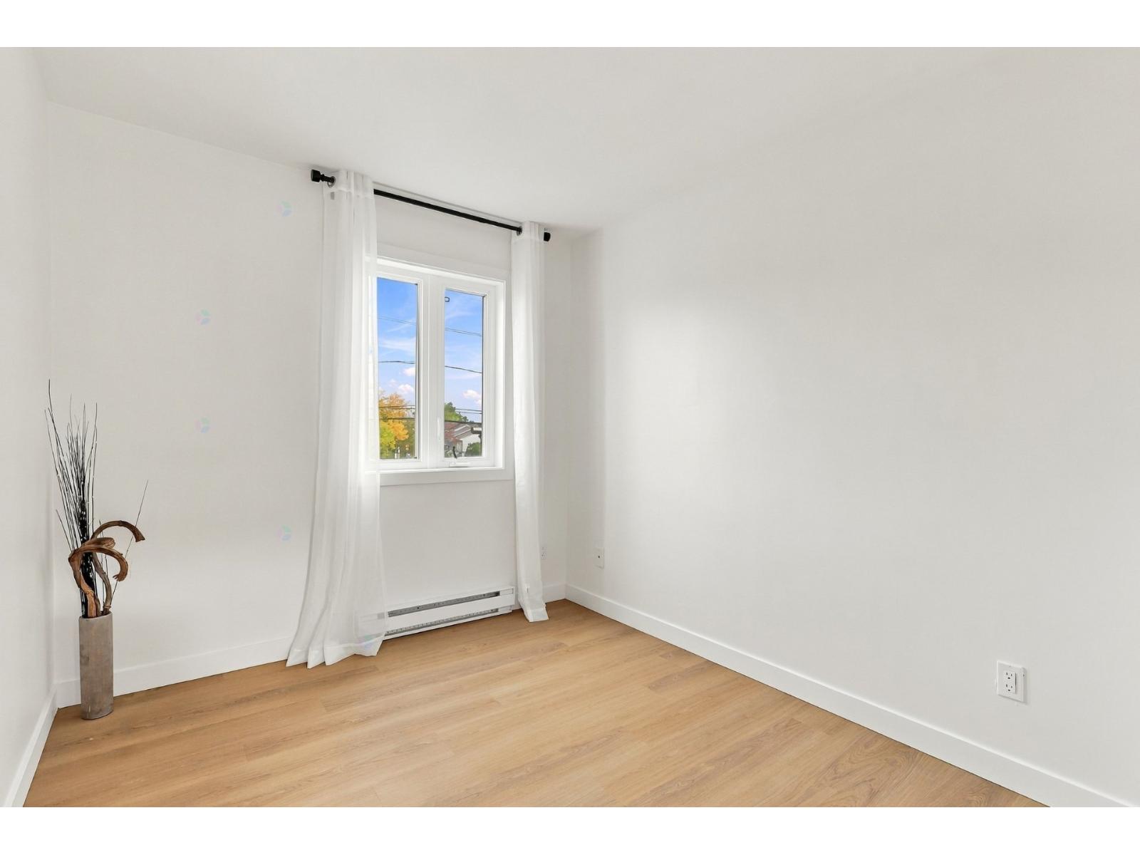 925 Rue Des Éperviers, #106 Property Photo 8