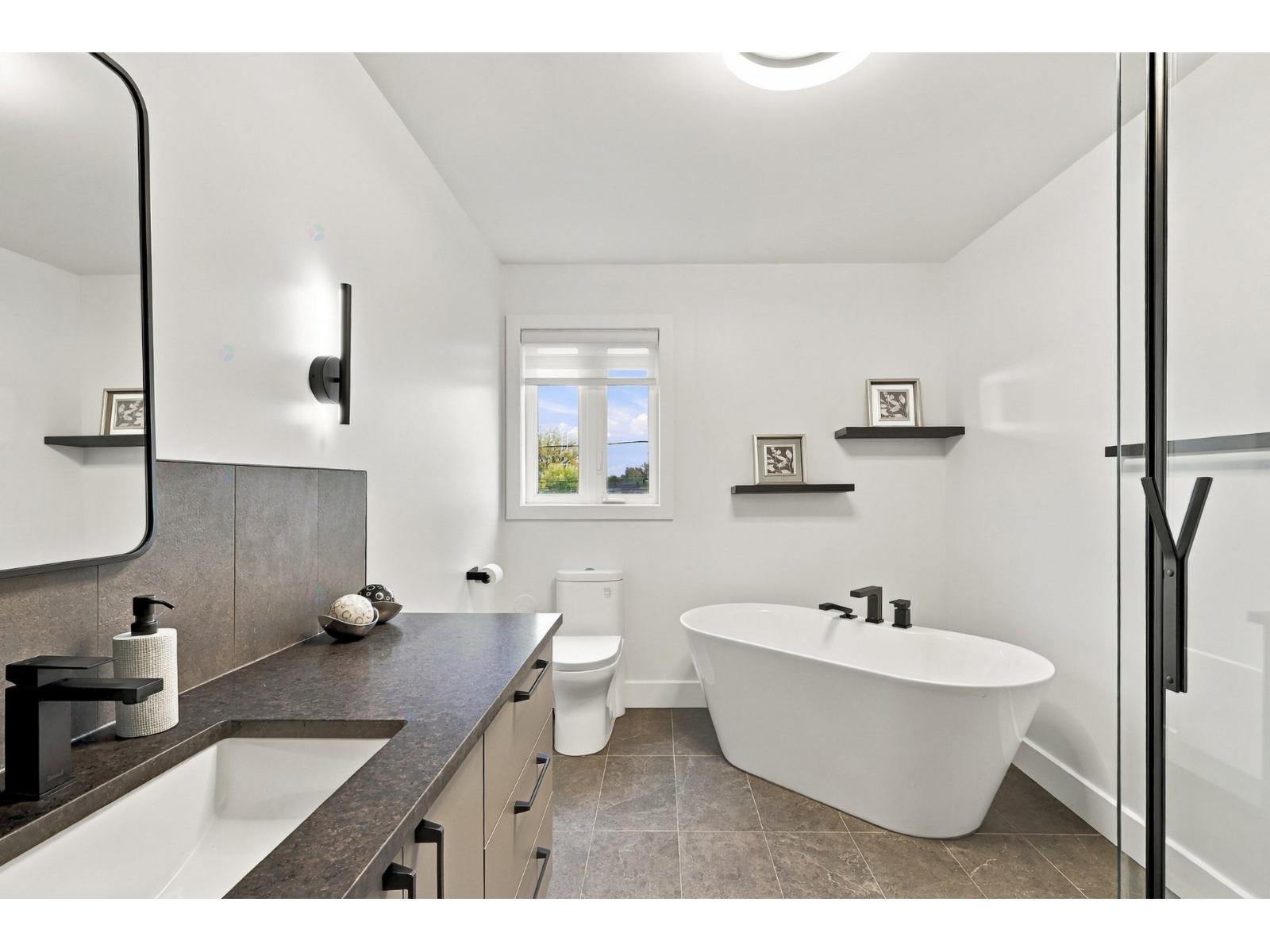 925 Rue Des Éperviers, #106 Property Photo 12