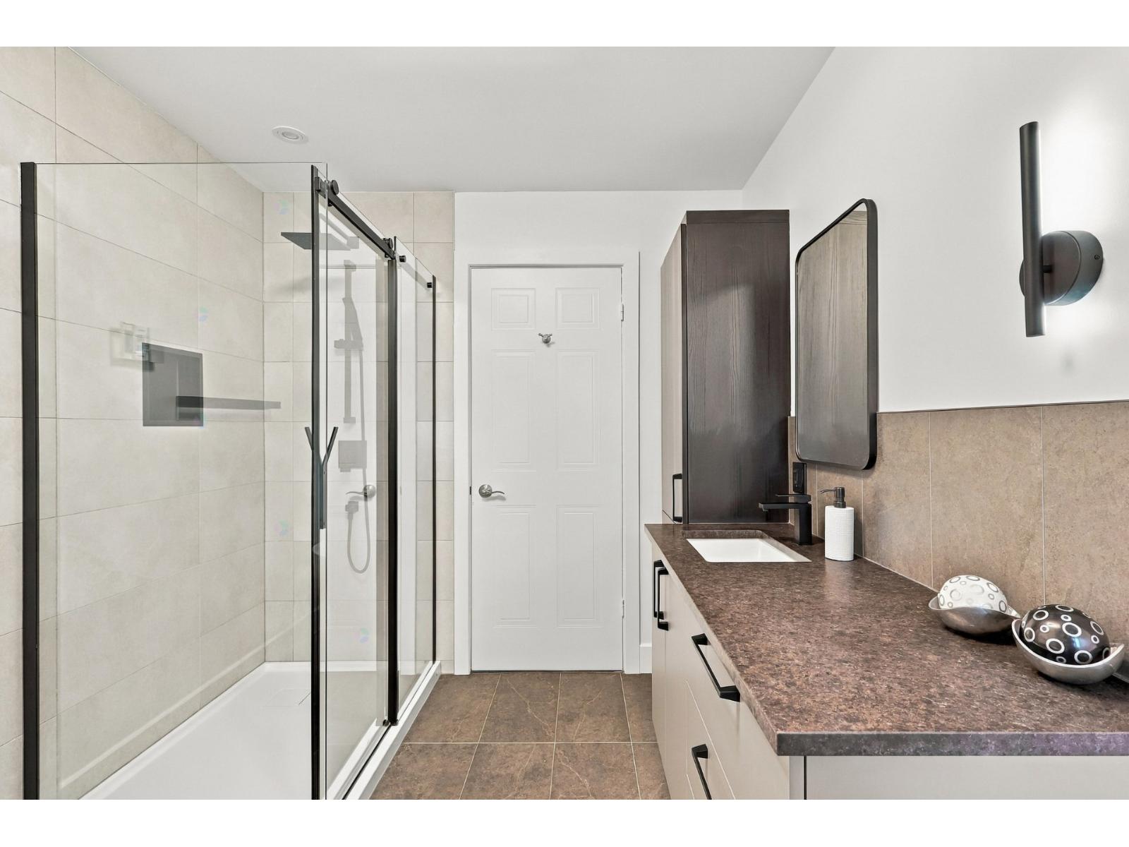 925 Rue Des Éperviers, #106 Property Photo 13
