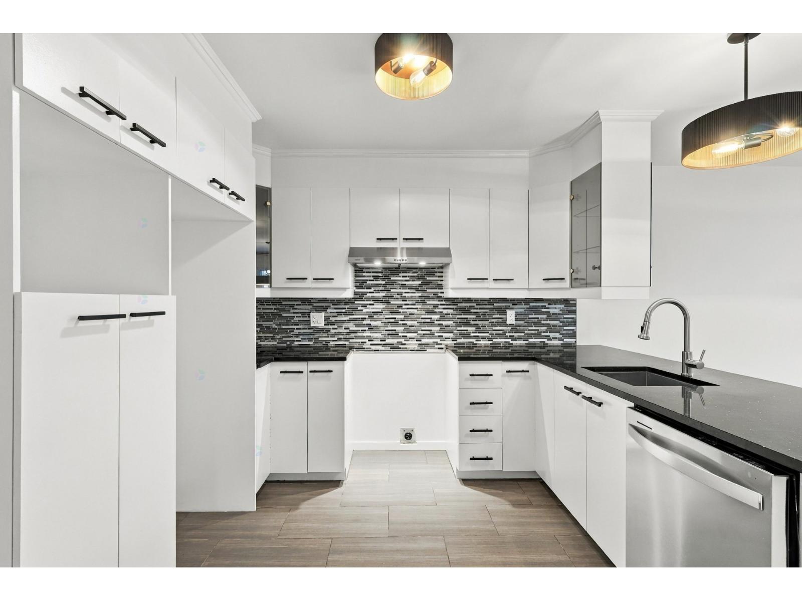 925 Rue Des Éperviers, #106 Property Photo 16