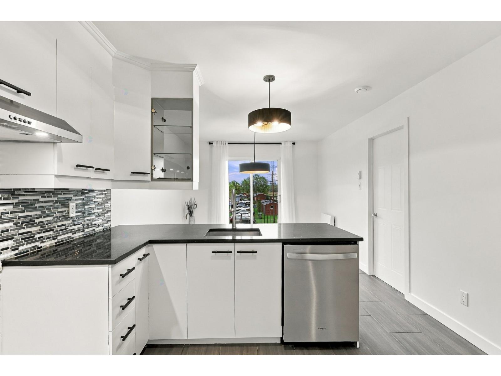 925 Rue Des Éperviers, #106 Property Photo 17