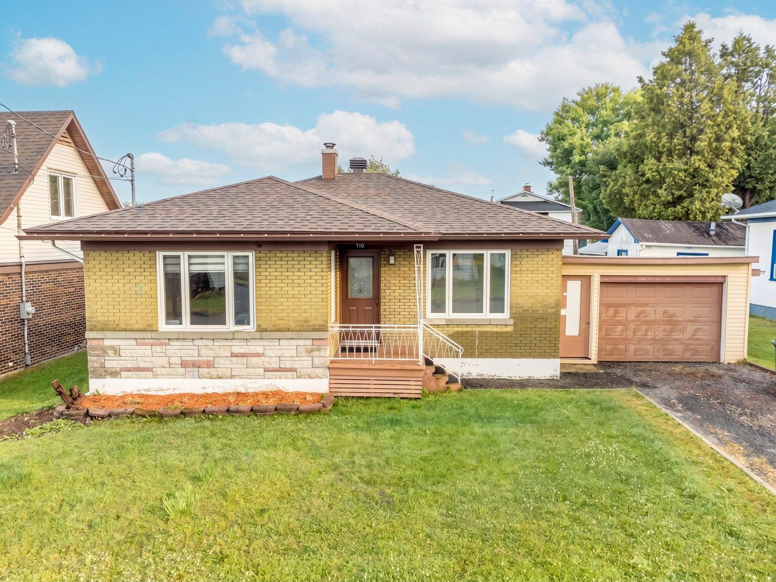 170 Rue Villeneuve Property Photo 1