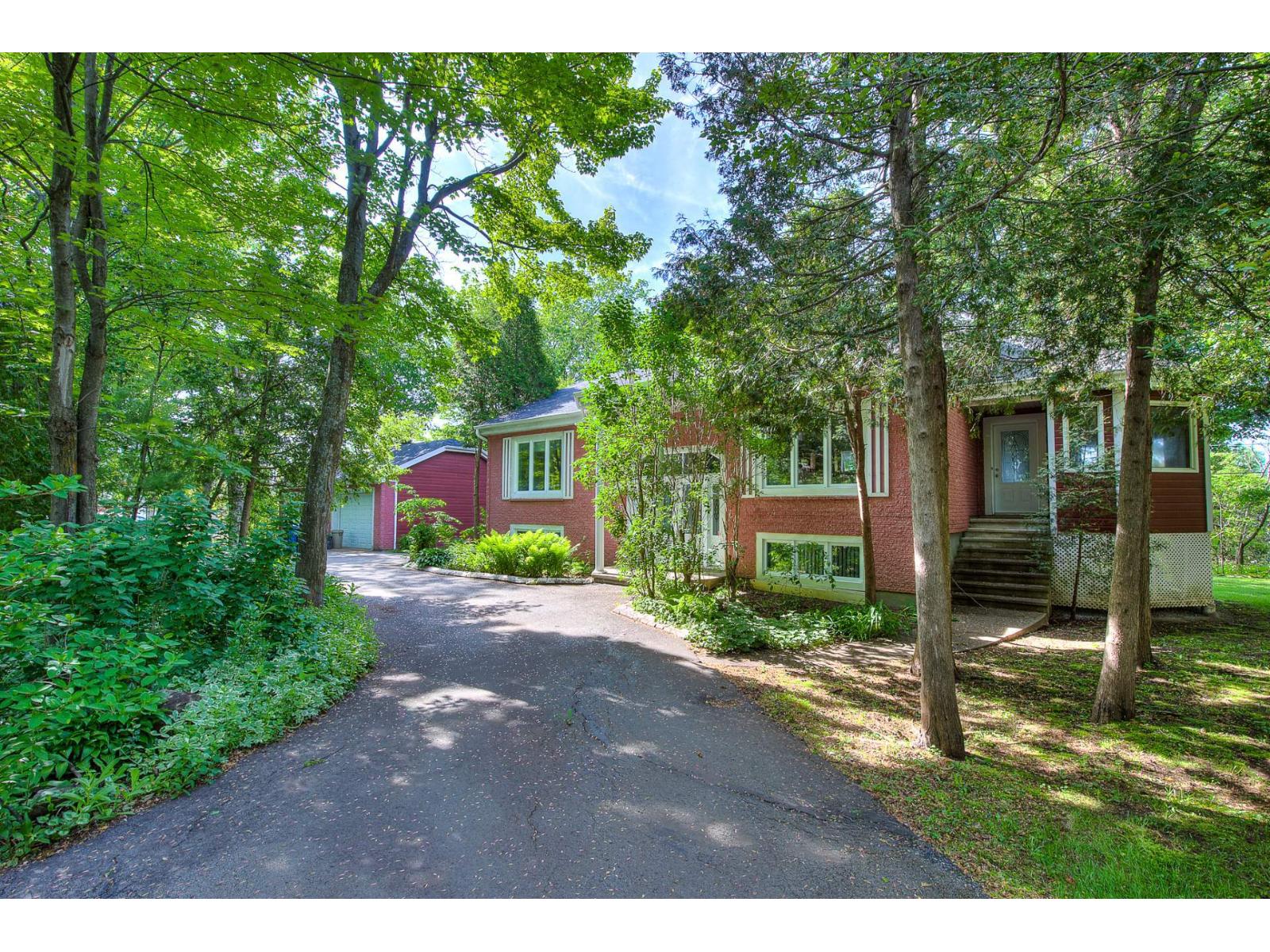 2530 Rue Coloniale Property Photo 1