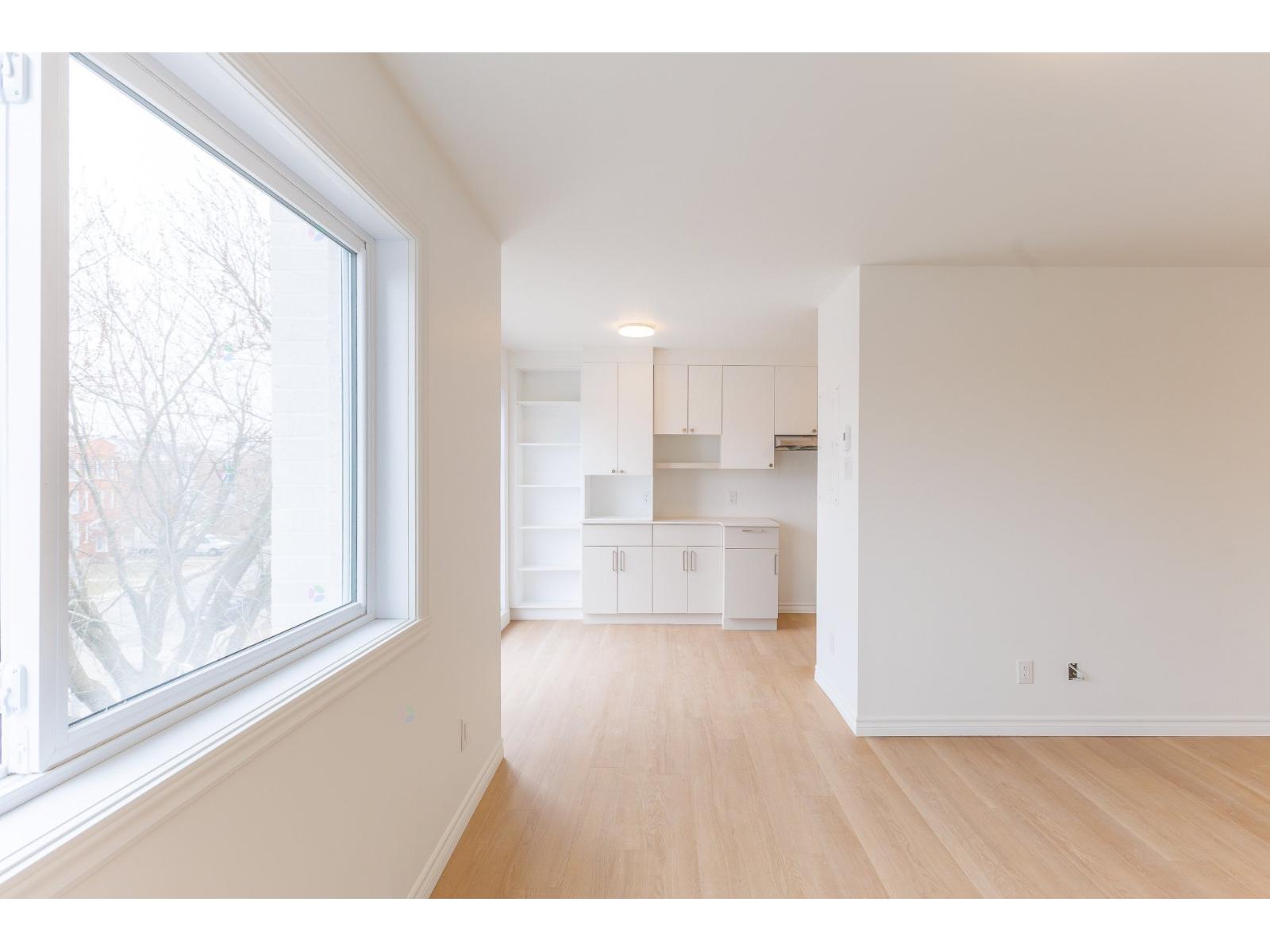 2475 Rue Aubert, #14 Property Photo 8