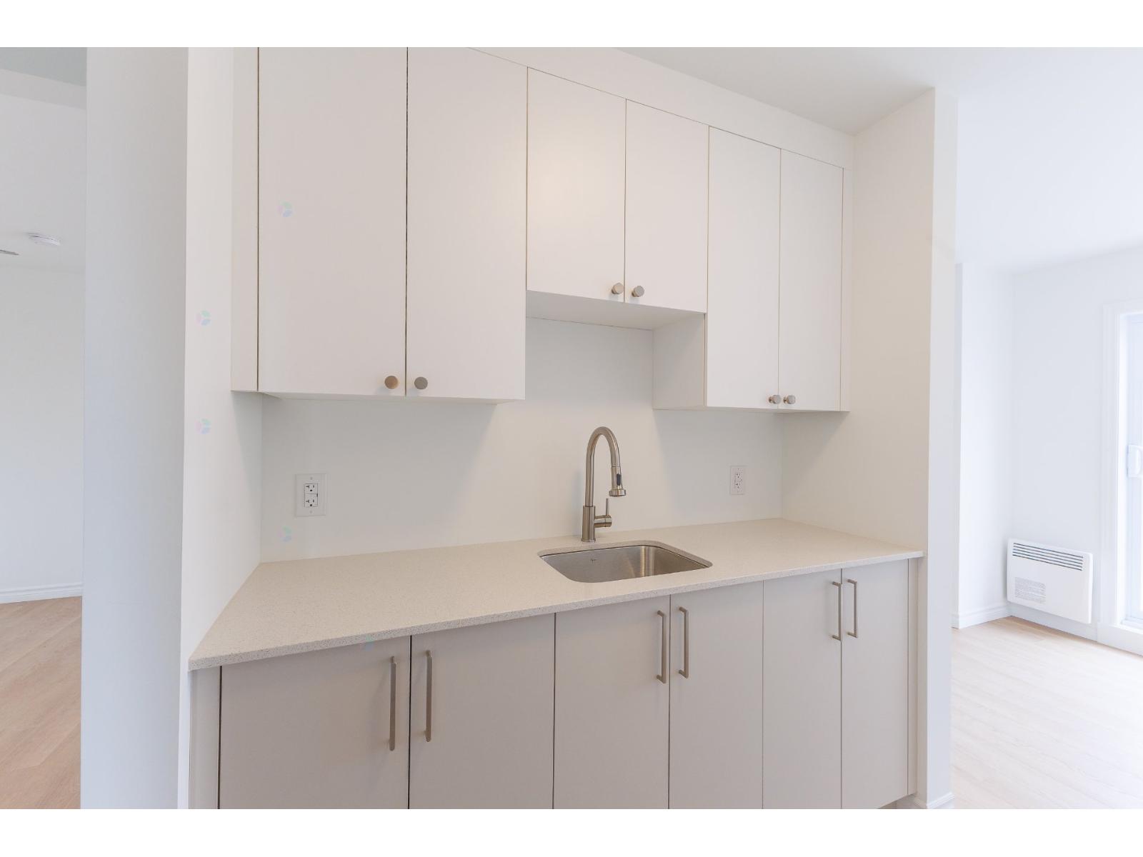 2475 Rue Aubert, #14 Property Photo 12