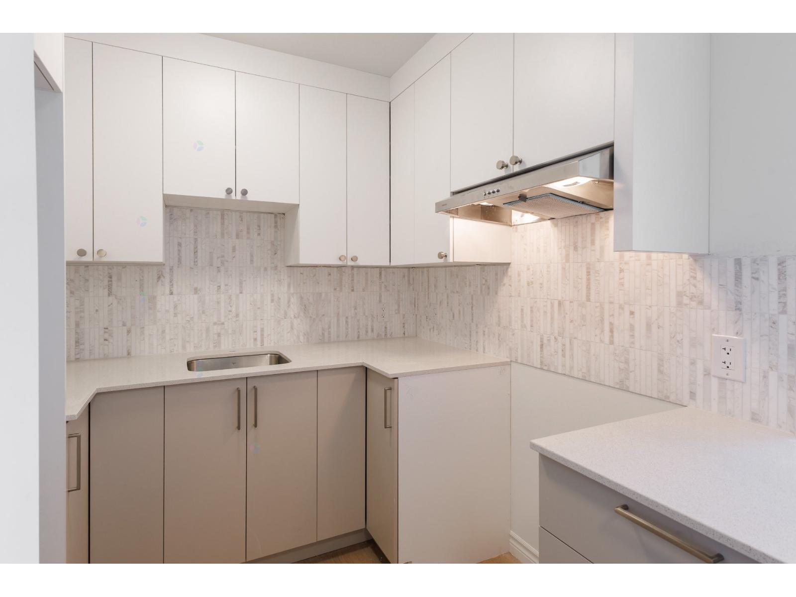 2475 Rue Aubert, #14 Property Photo 16