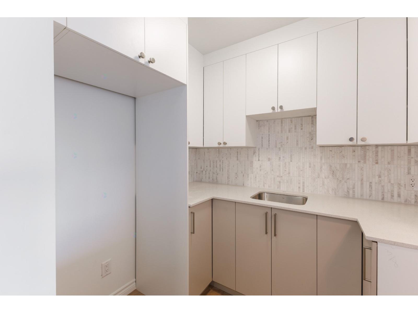 2475 Rue Aubert, #14 Property Photo 17