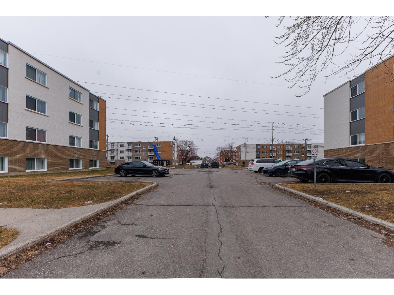 2475 Rue Aubert, #14 Property Photo 40