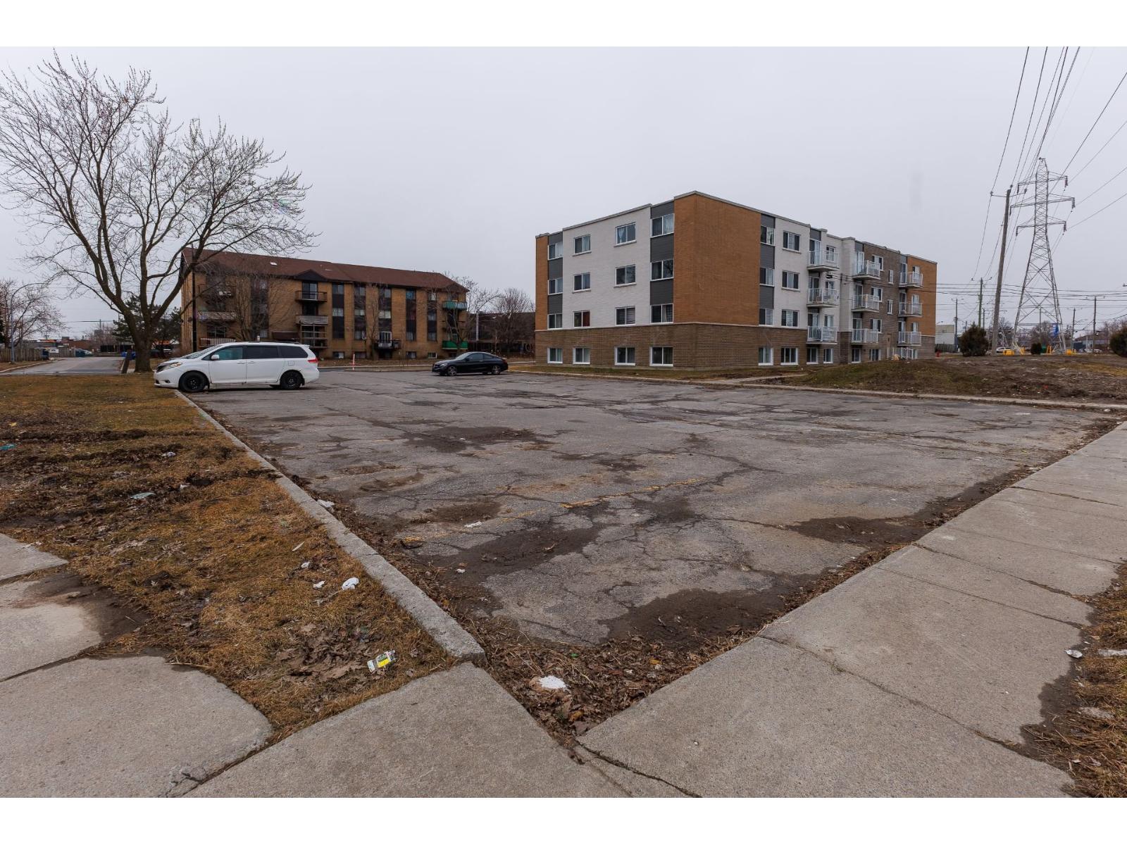 2475 Rue Aubert, #14 Property Photo 41