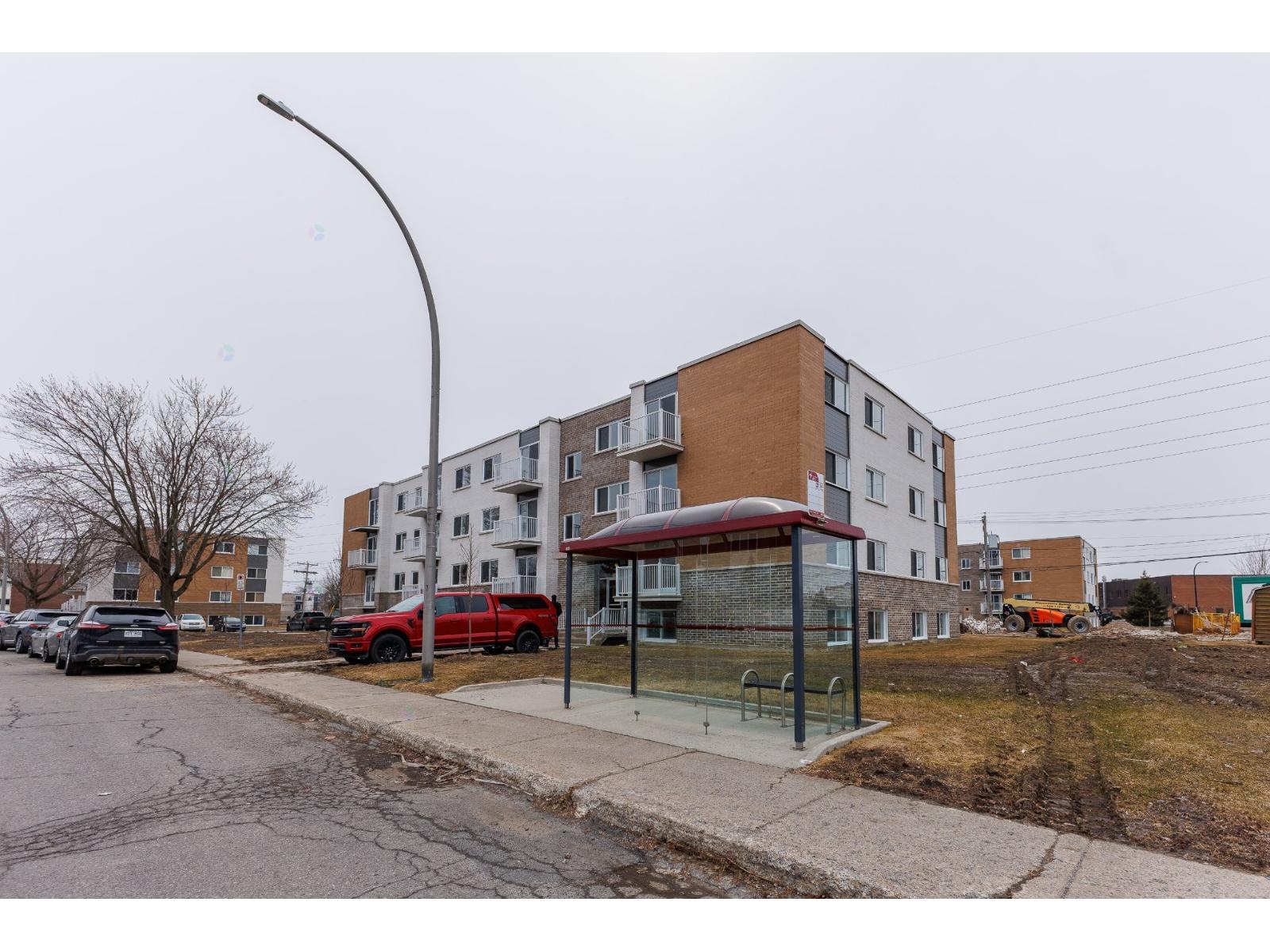 2475 Rue Aubert, #14 Property Photo 42