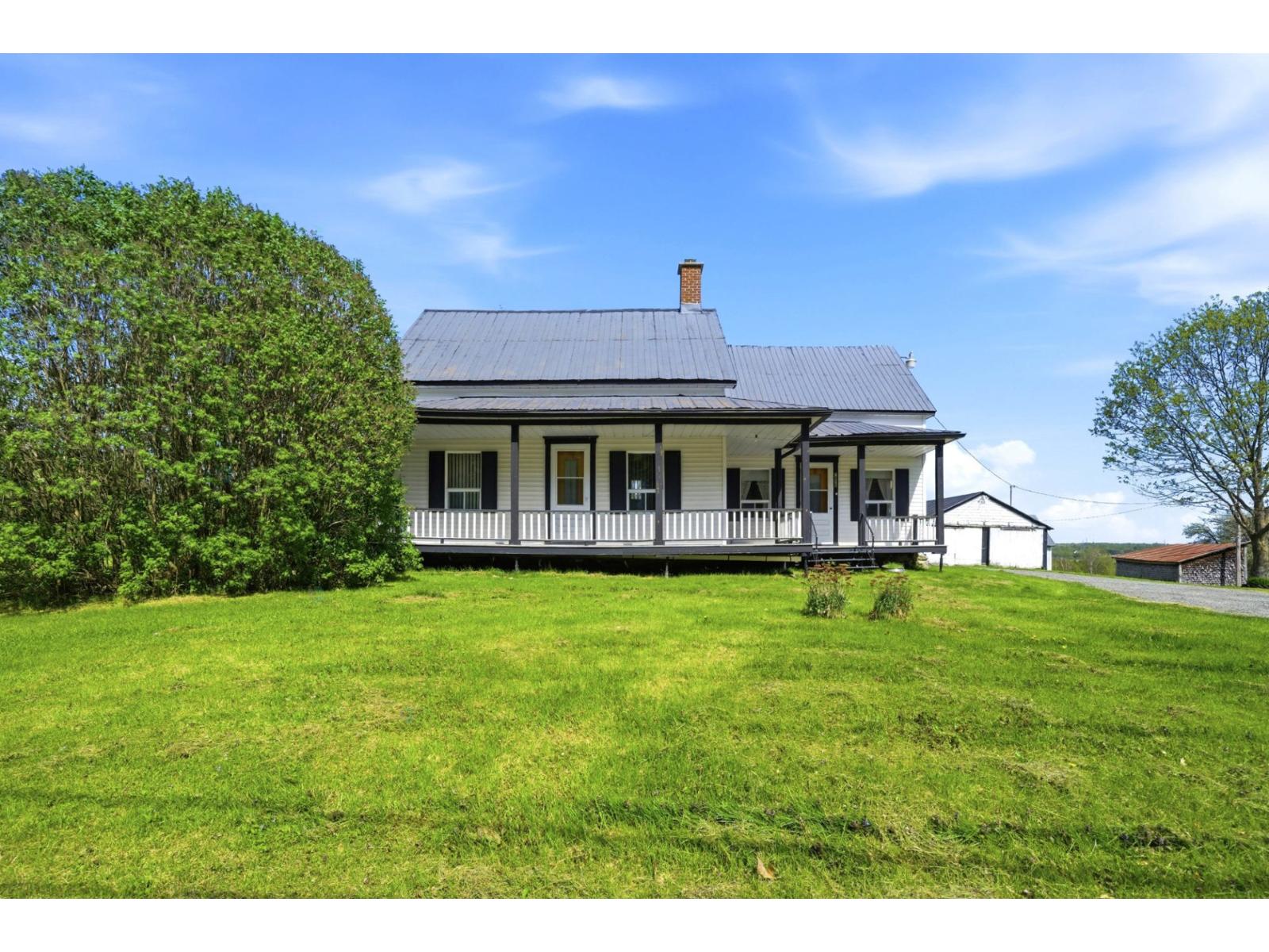 2078z Ch. Hamel Property Photo 8