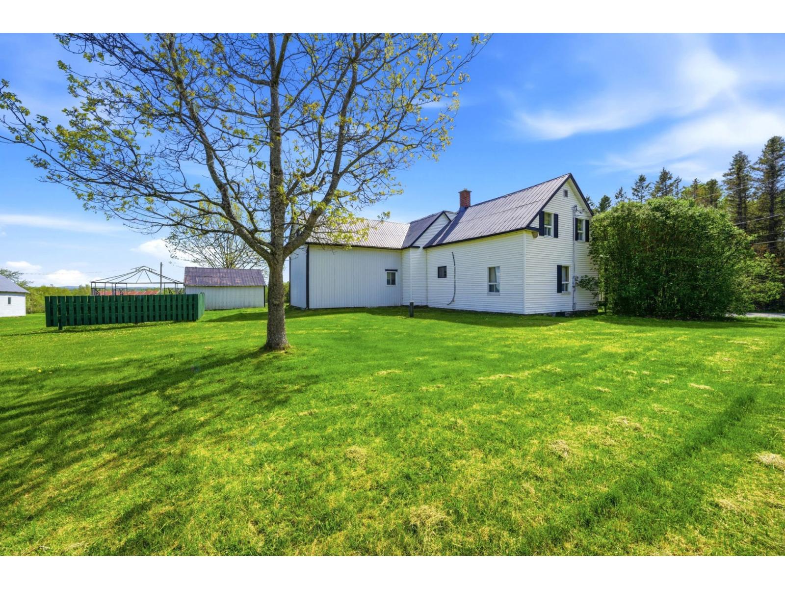 2078z Ch. Hamel Property Photo 10