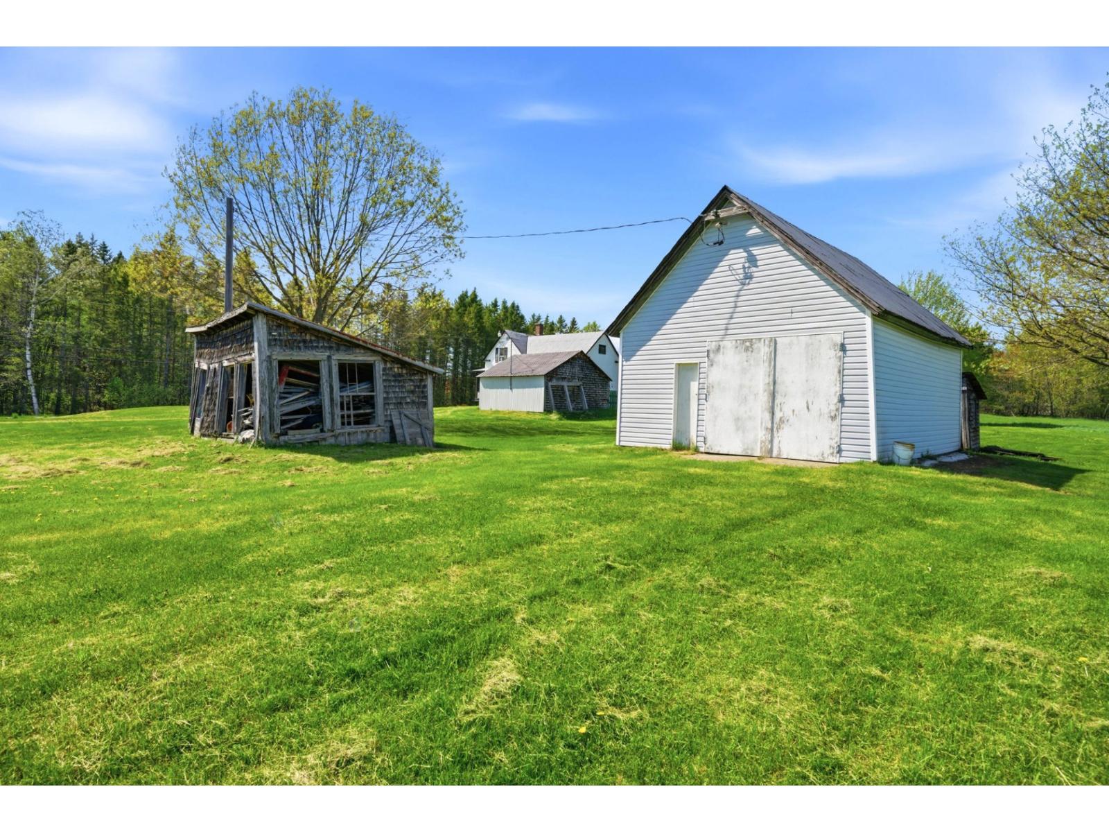 2078z Ch. Hamel Property Photo 12