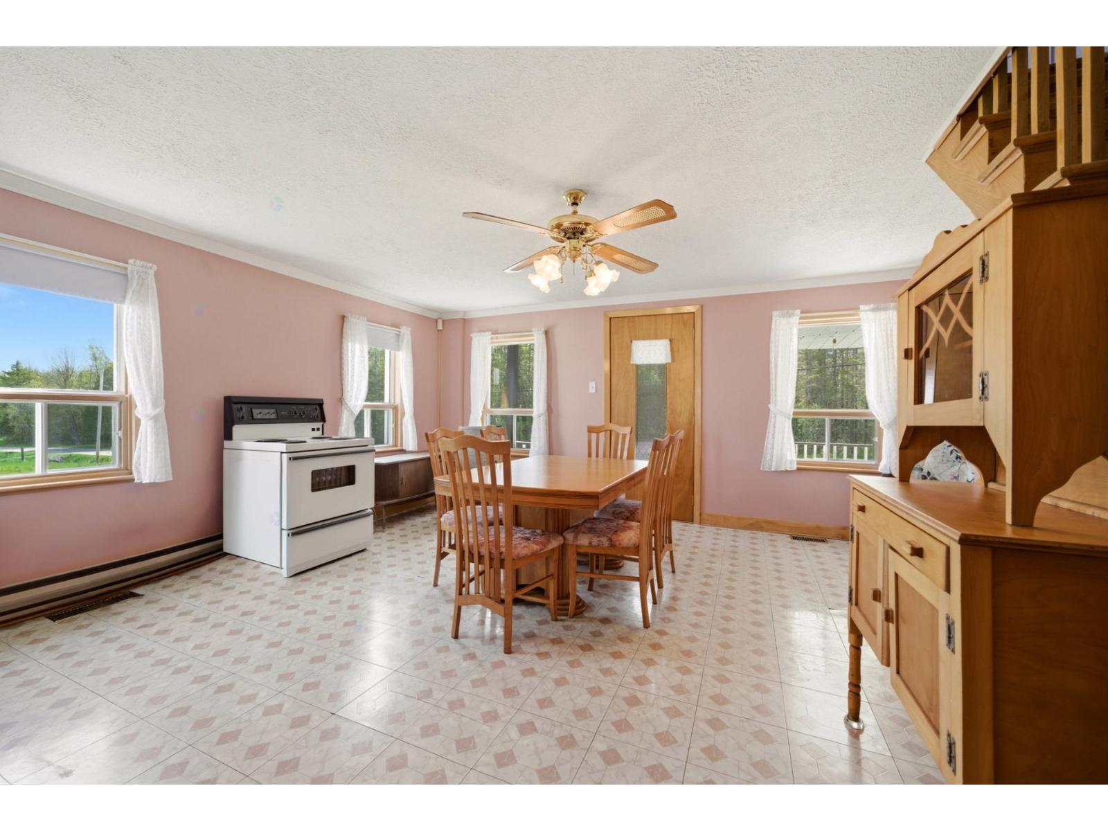 2078z Ch. Hamel Property Photo 18